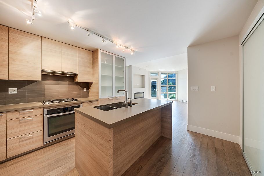 111 3606 Aldercrest Drive North Vancouver, BC - 11