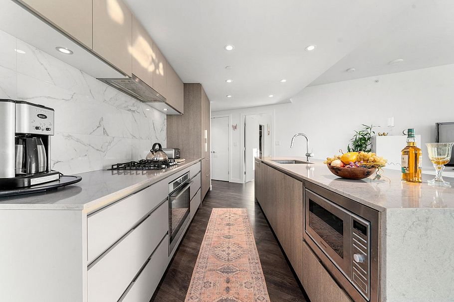 1807 1500 Fern Street North Vancouver, BC - 11