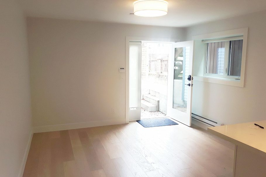 1036 E 14th Avenue Vancouver, BC - 4