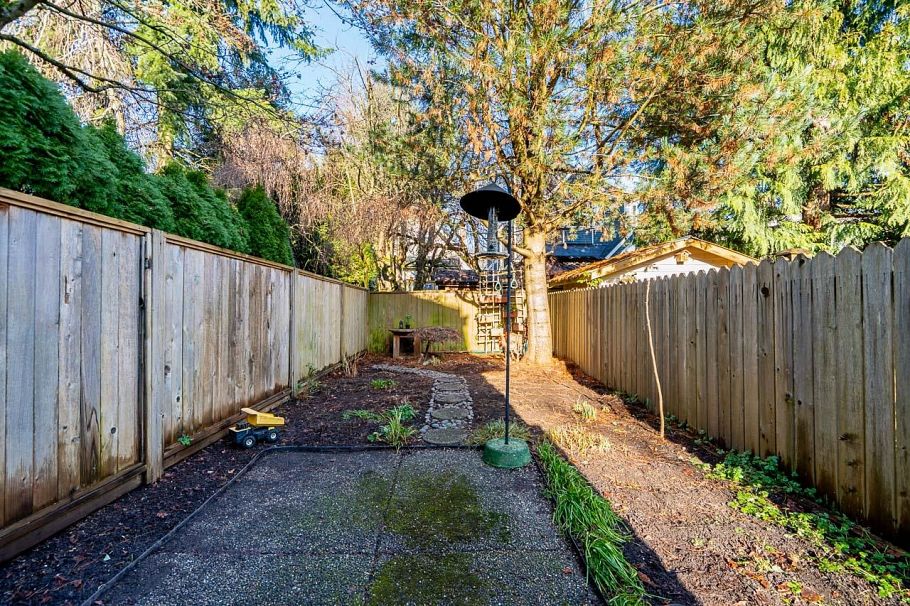 3241 W 6th Avenue Vancouver, BC - 23