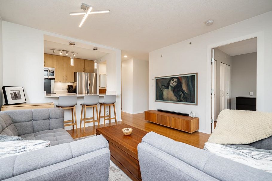 206 3638 Vanness Avenue Vancouver, BC - 5