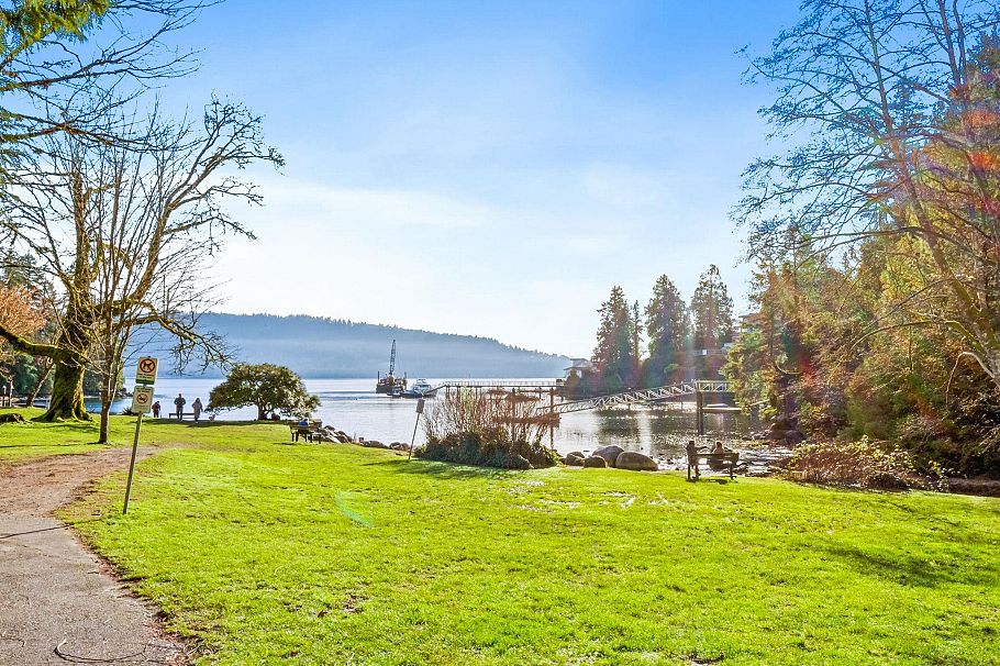 4462 Strathcona Road North Vancouver, BC - 36