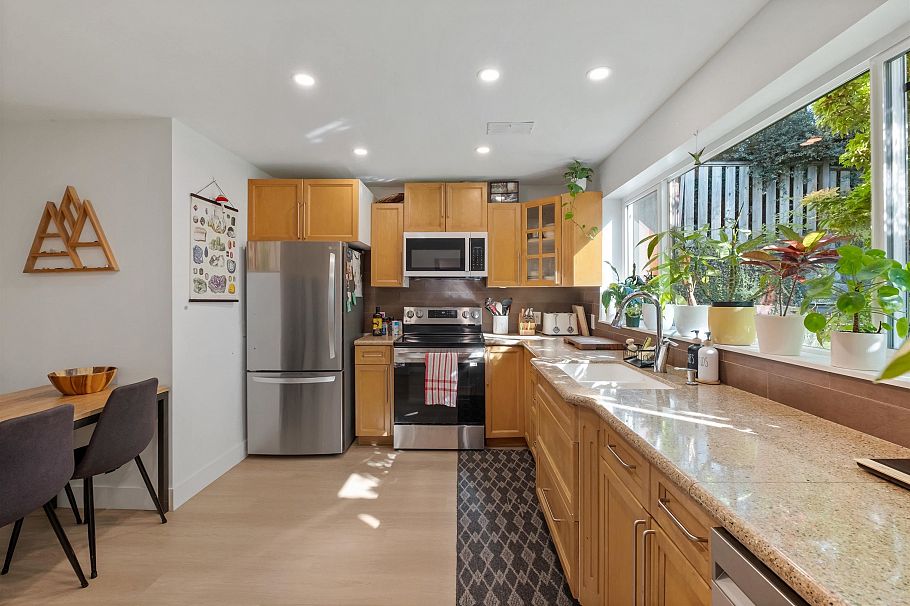 869 Clements Avenue North Vancouver, BC - 14