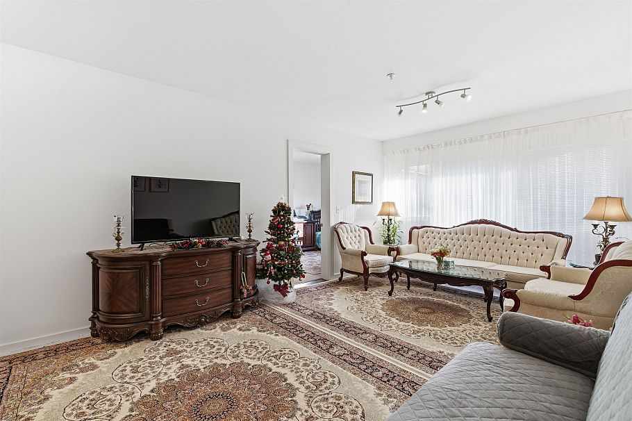 109 1033 St. Georges Avenue North Vancouver, BC - 2