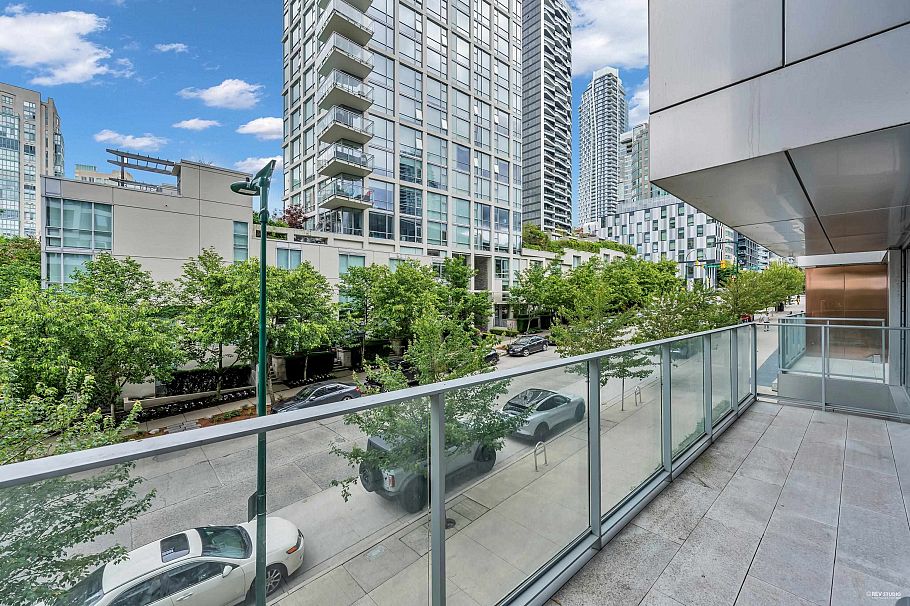 303 1480 Howe Street Vancouver, BC - 3