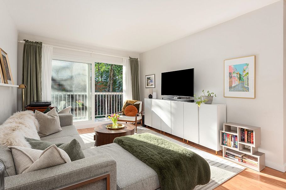 809 756 Great Northern Way Vancouver, BC - 1