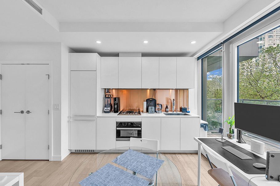 303 1480 Howe Street Vancouver, BC - 1