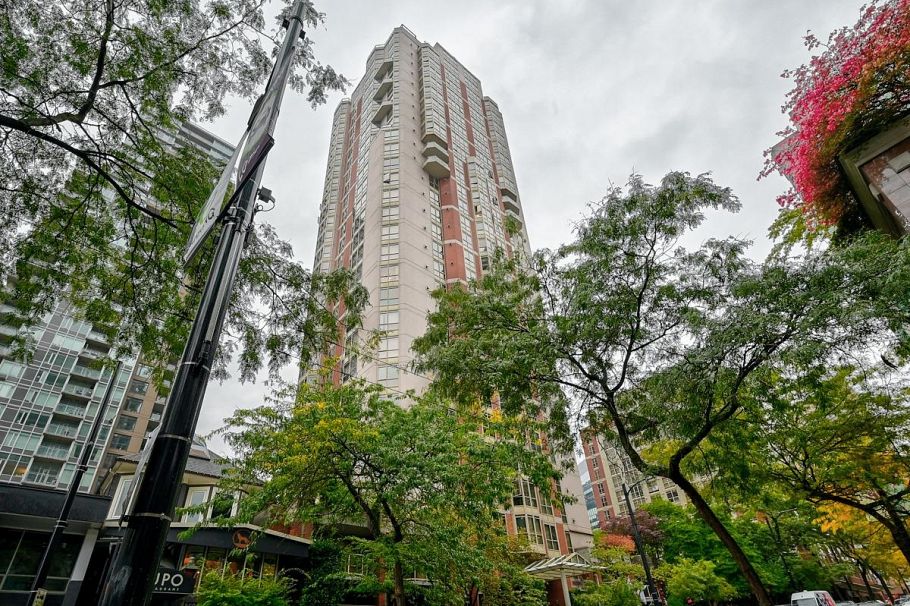 601 867 Hamilton Street Vancouver, BC - 1