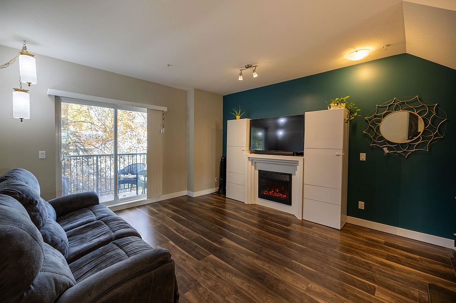 229 3888 Norfolk Street Burnaby, BC - 3
