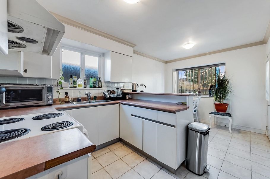 3150 W 26th Avenue Vancouver, BC - 10