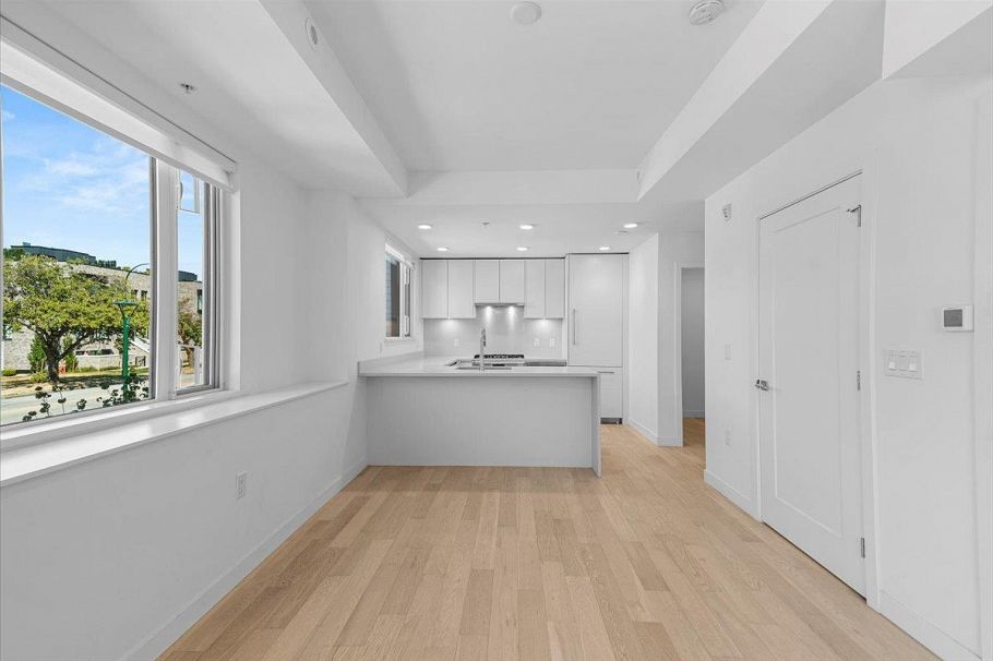 4110 Columbia Street Vancouver, BC - 5