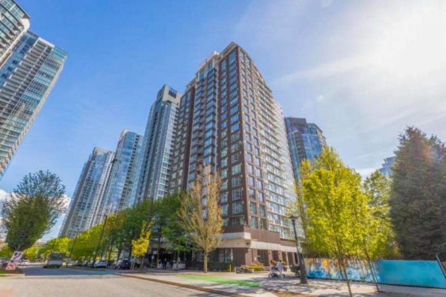 201 550 Pacific Street Vancouver, BC - 1