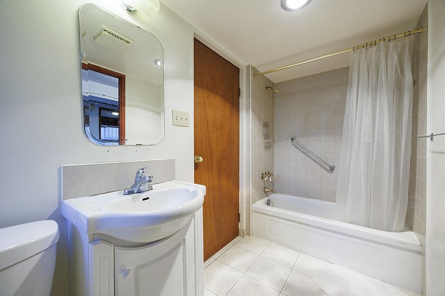 535 W 62nd Avenue Vancouver, BC - 26