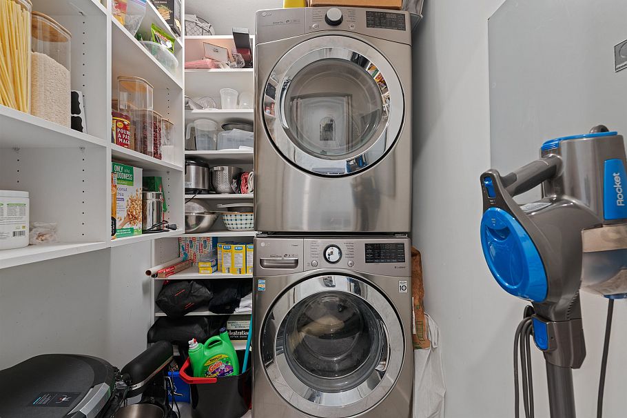 414 332 Lonsdale Avenue North Vancouver, BC - 21