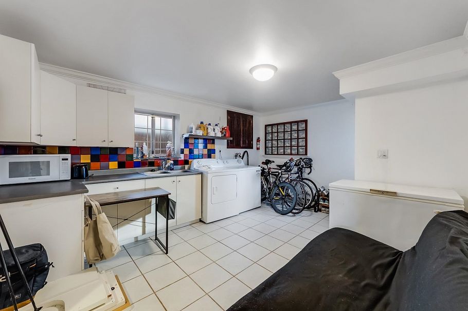 3150 W 26th Avenue Vancouver, BC - 17