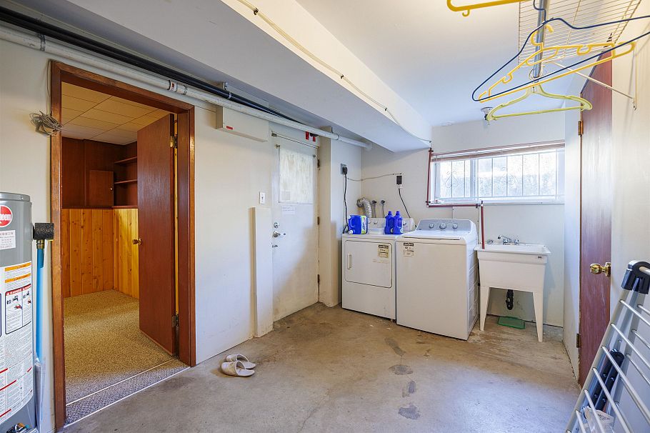 535 W 62nd Avenue Vancouver, BC - 1