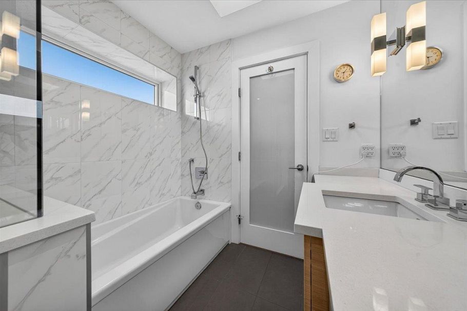 2 252 E 19th Street North Vancouver, BC - 13