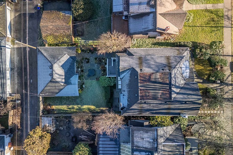 3939 W 14th Avenue Vancouver, BC - 3