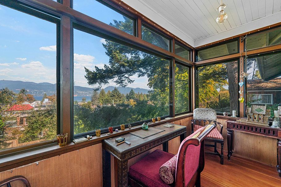 4523 W 1st Avenue Vancouver, BC - 4