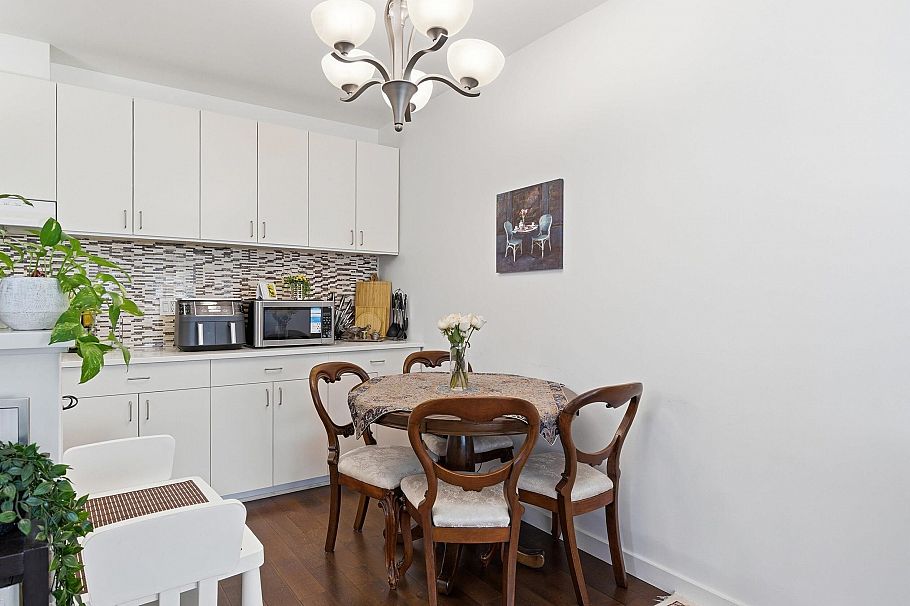 109 1033 St. Georges Avenue North Vancouver, BC - 7