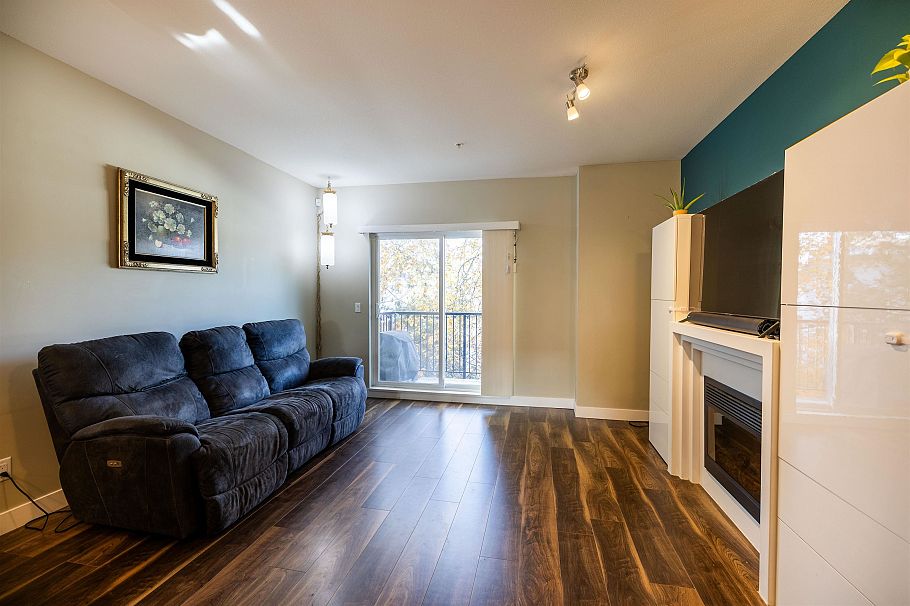 229 3888 Norfolk Street Burnaby, BC - 4