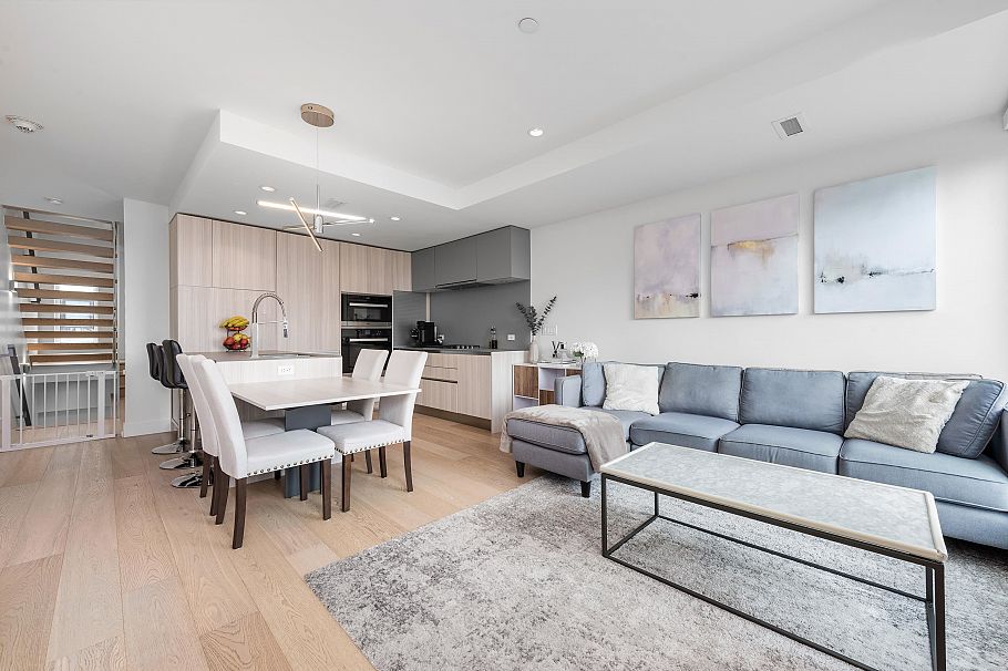 138 W Woodstock Avenue Vancouver, BC - 2