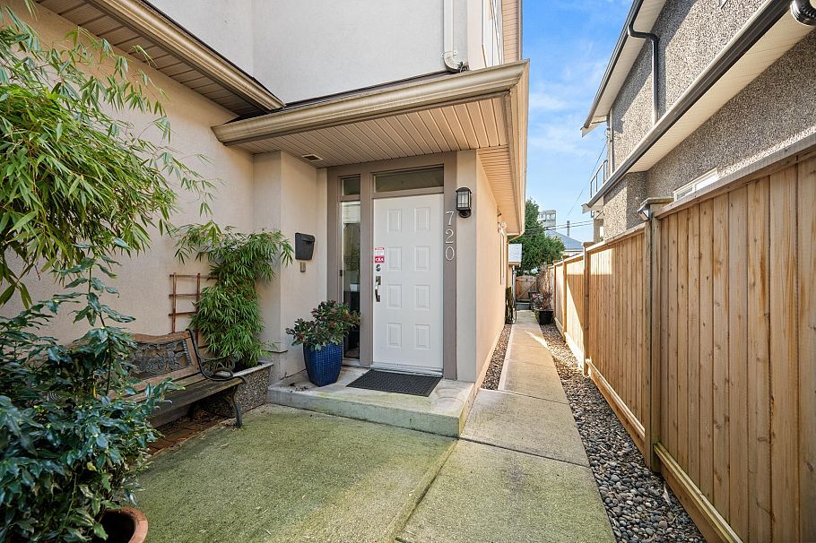 720 W 68th Avenue Vancouver, BC - 24