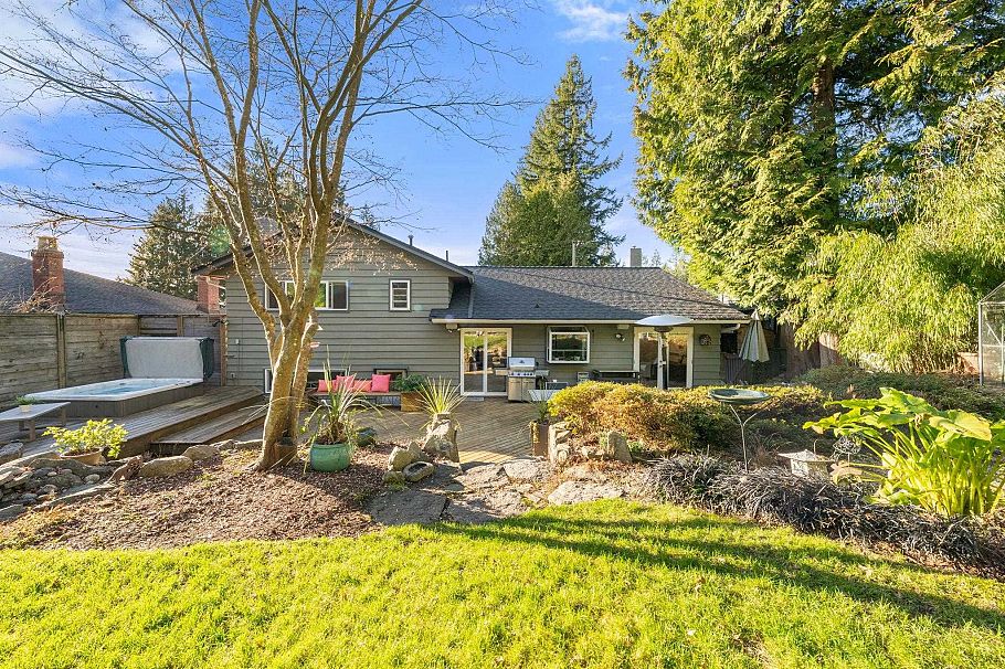 4966 Ranger Avenue North Vancouver, BC - 2