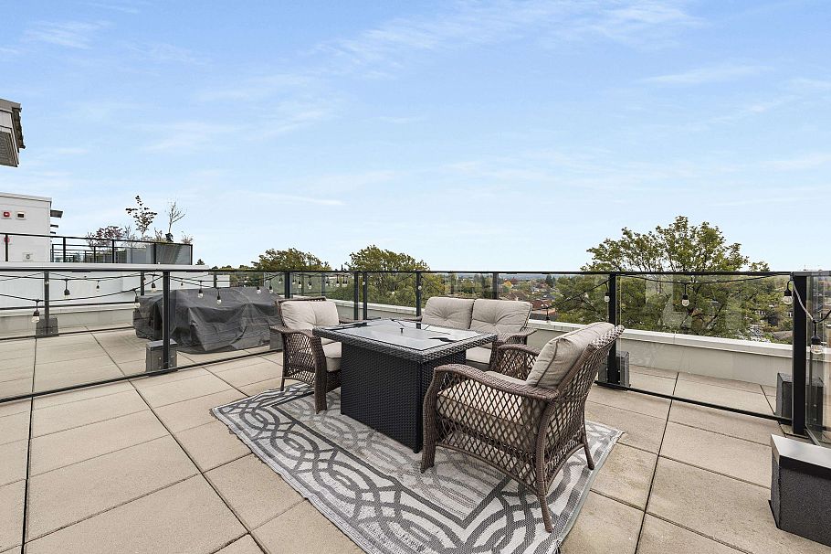 138 W Woodstock Avenue Vancouver, BC - 30