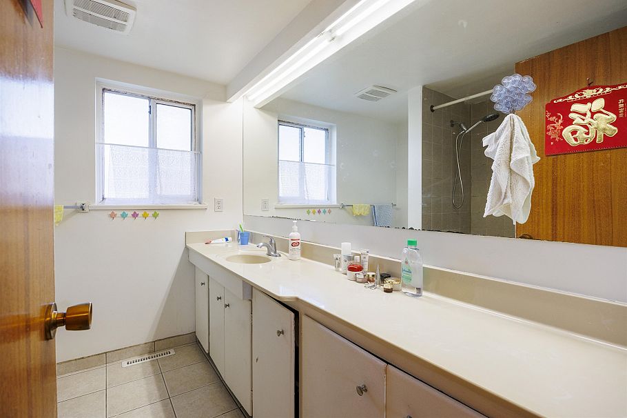 535 W 62nd Avenue Vancouver, BC - 23