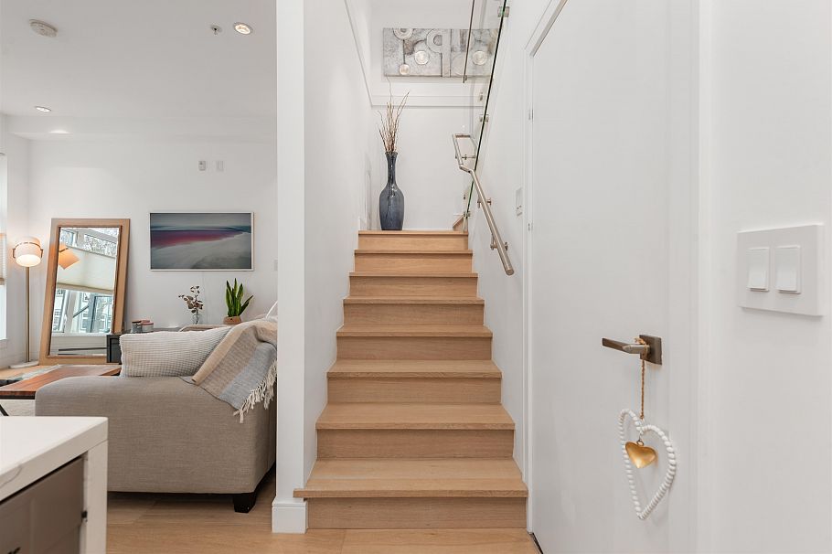 705 Victoria Drive Vancouver, BC - 16