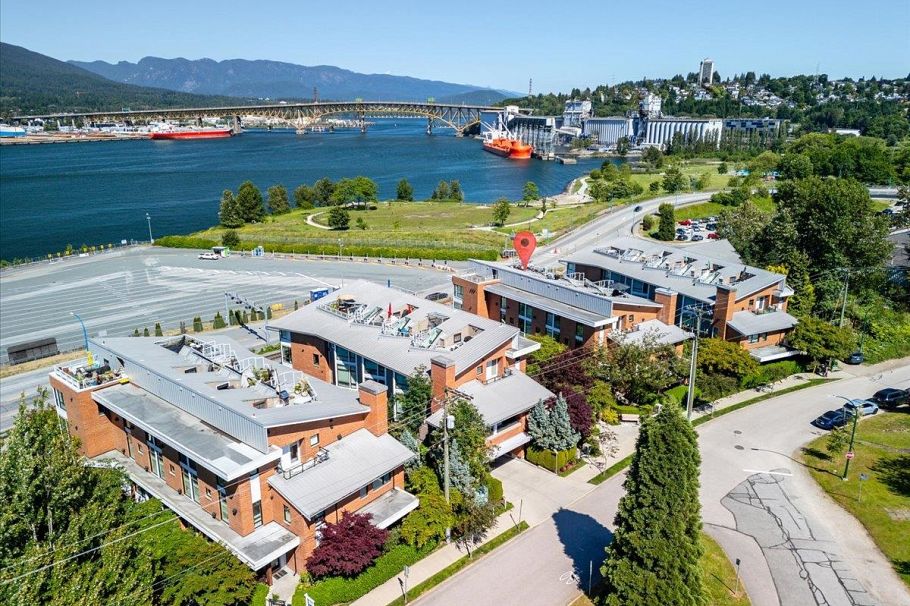 2953 Wall Street Vancouver, BC - 1