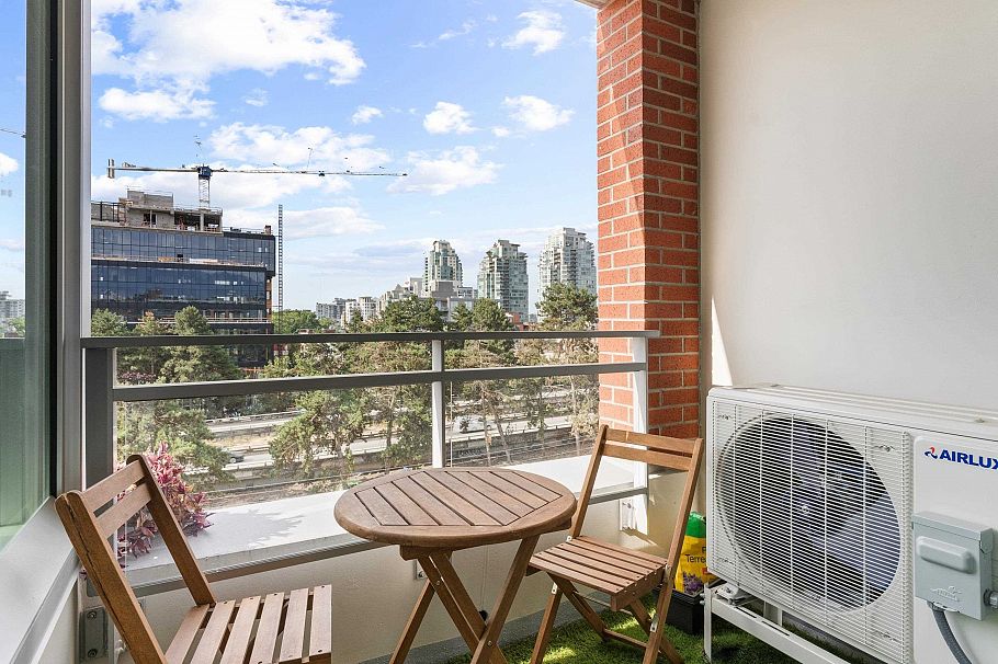 617 221 Union Street Vancouver, BC - 3