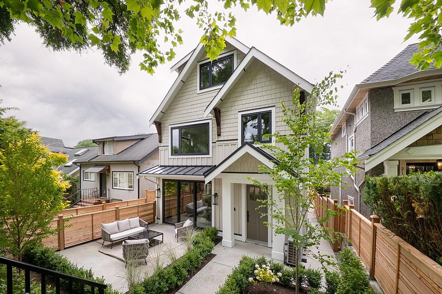 1 2154 E 6th Avenue Vancouver, BC - 2