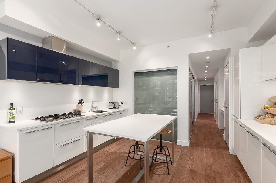 227 108 E 1st Avenue Vancouver, BC - 3