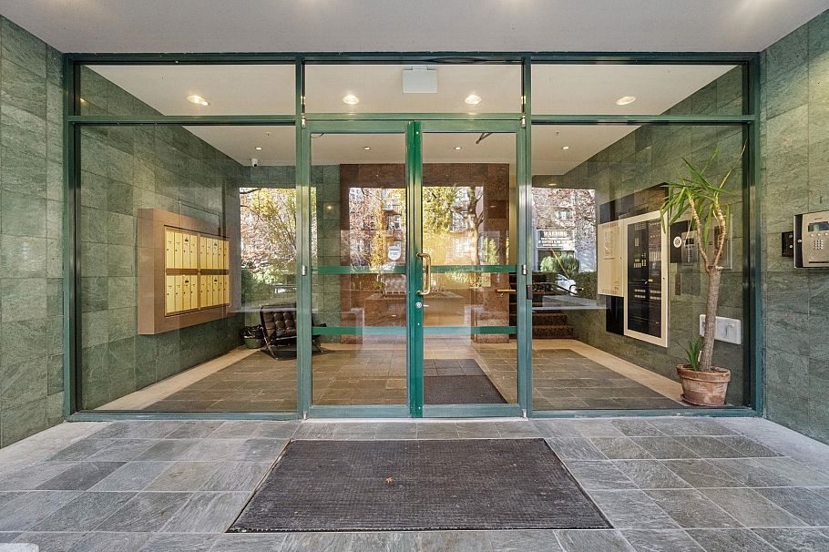 402 1818 Robson Street Vancouver, BC - 3