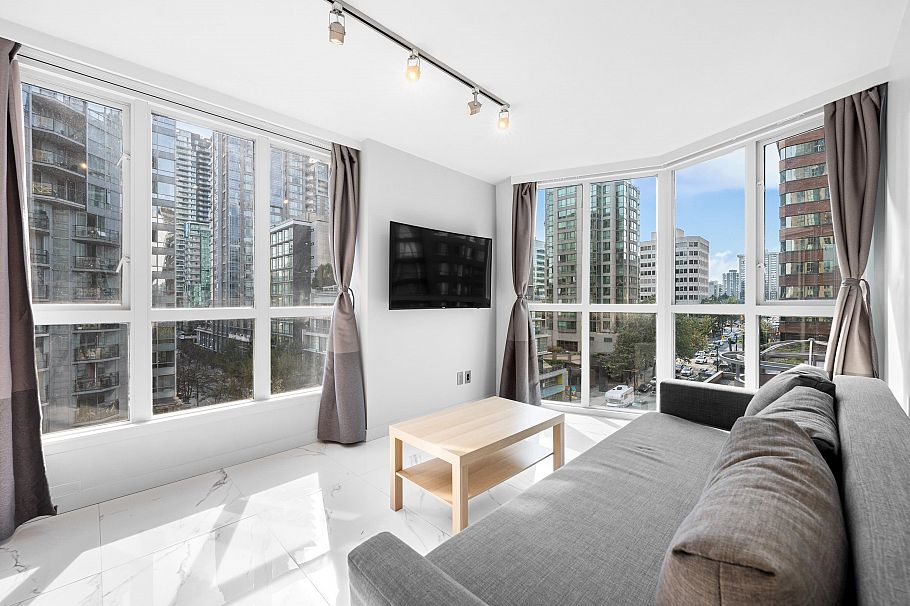 702 1188 Howe Street Vancouver, BC - 4