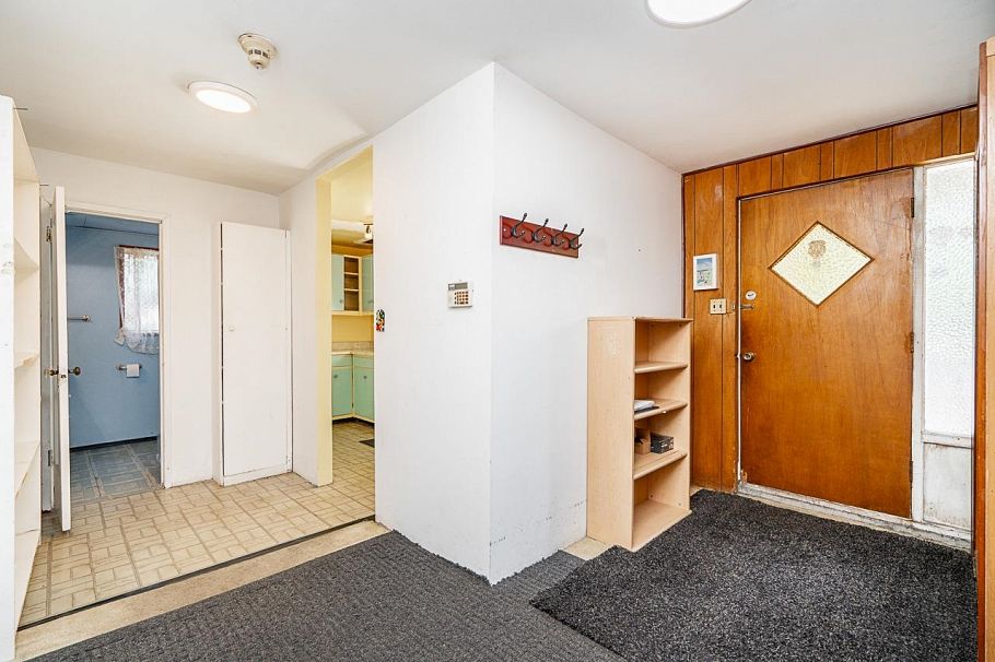 2212 Old Dollarton Road North Vancouver, BC - 21