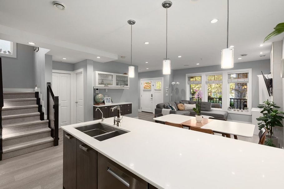 1082 E 10th Avenue Vancouver, BC - 12