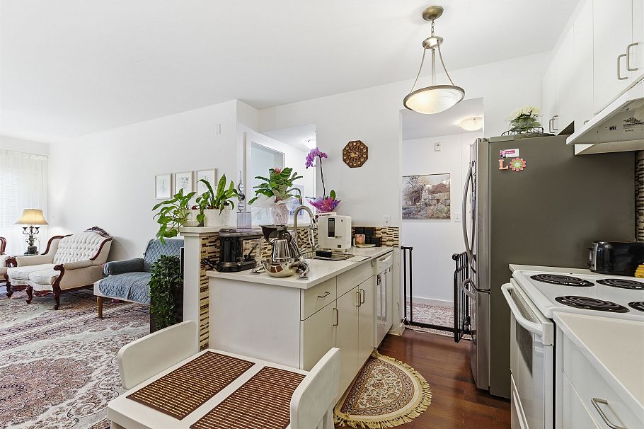 109 1033 St. Georges Avenue North Vancouver, BC - 15