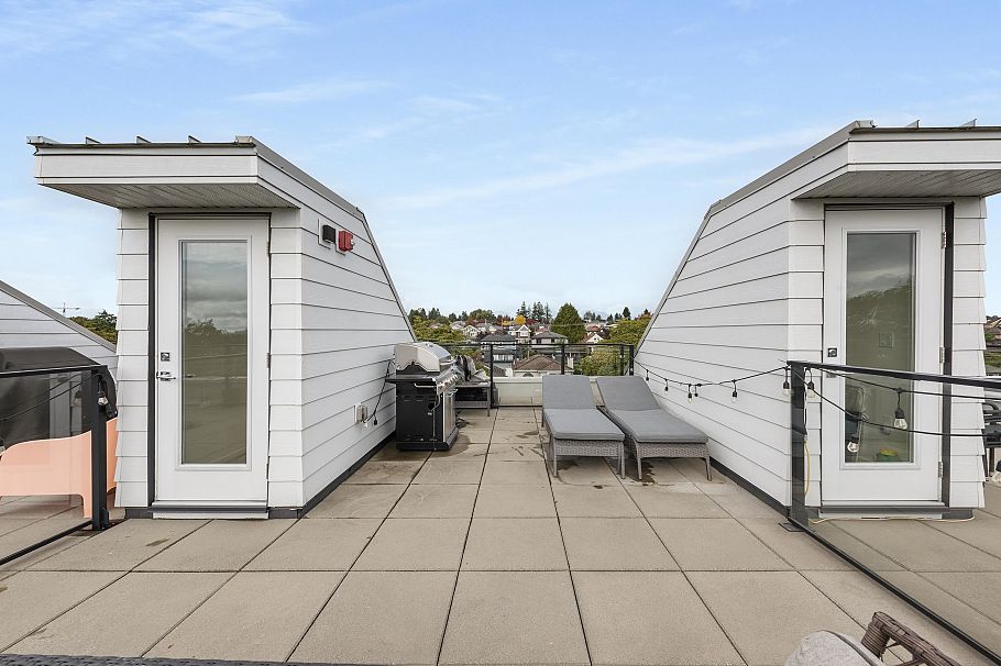 138 W Woodstock Avenue Vancouver, BC - 32