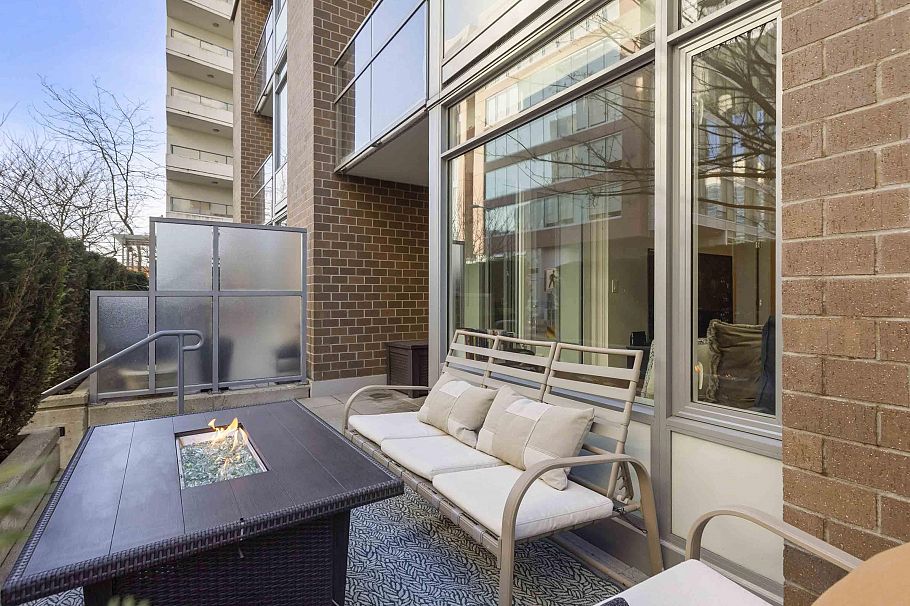 110 110 Switchmen Street Vancouver, BC - 1