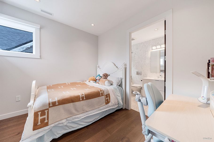 3781 W 24th Avenue Vancouver, BC - 28