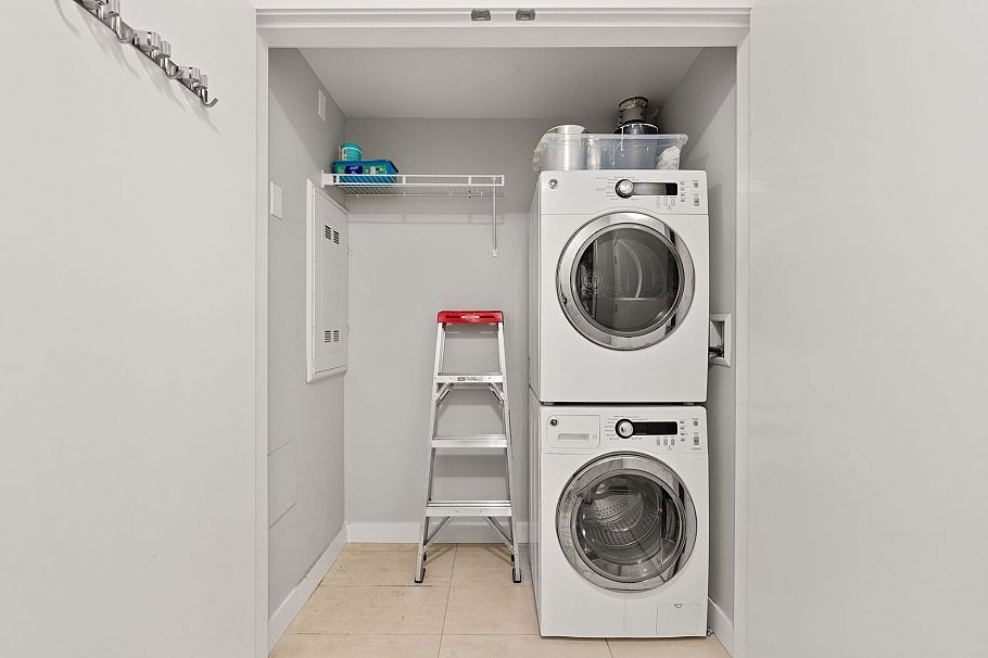 207 111 E 3rd Street North Vancouver, BC - 22