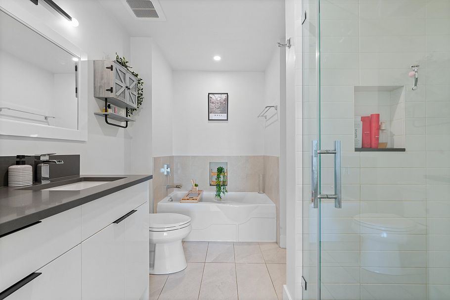 414 332 Lonsdale Avenue North Vancouver, BC - 18