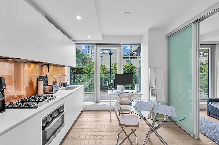 303 1480 Howe Street Vancouver, BC - 17