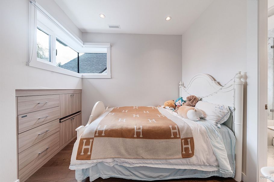 3781 W 24th Avenue Vancouver, BC - 26