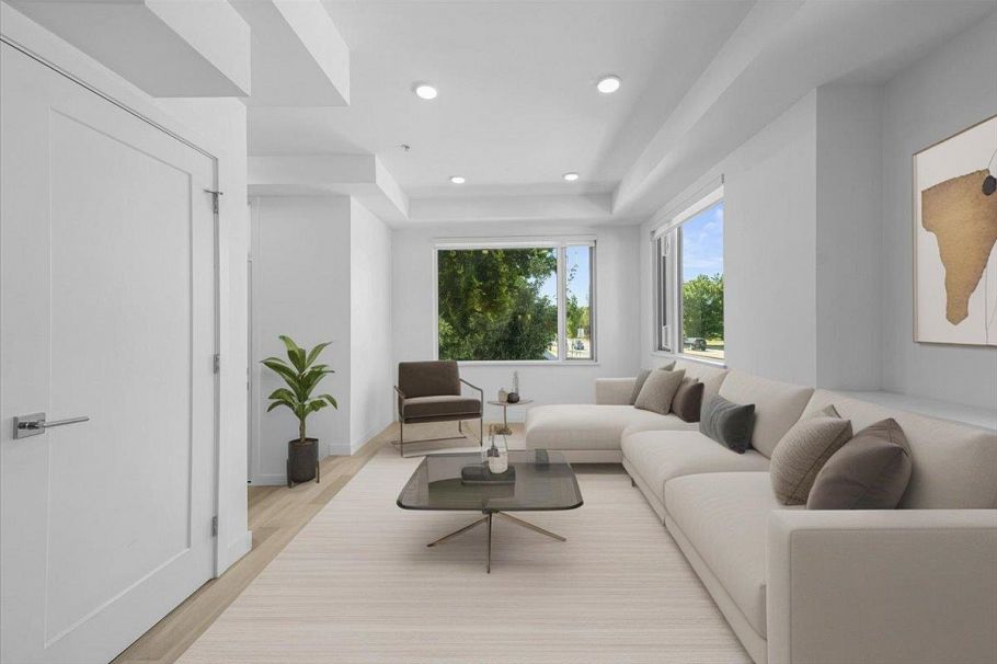 4110 Columbia Street Vancouver, BC - 2