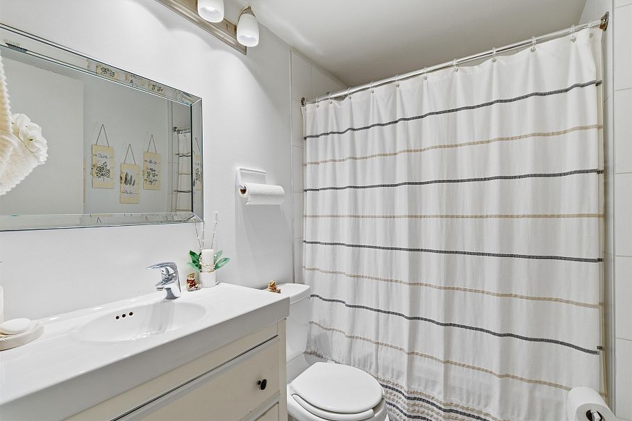 109 1033 St. Georges Avenue North Vancouver, BC - 16