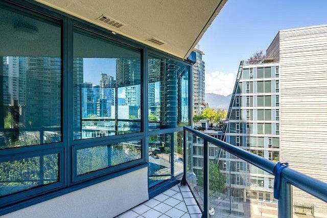 303 1415 W Georgia Street Vancouver, BC - 30